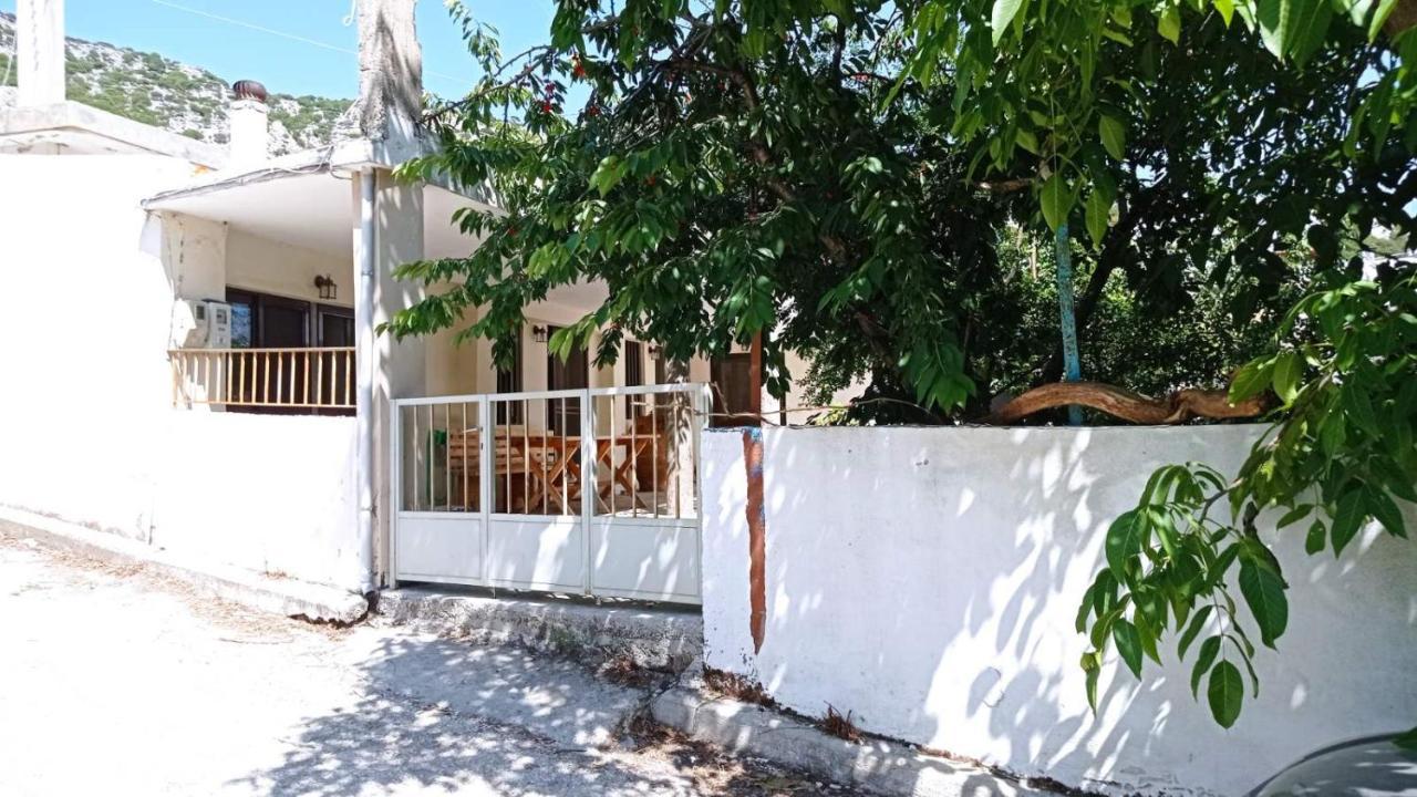 Villatzer - Traditional House With Fireplace And Garden Tzermiadon Exterior photo